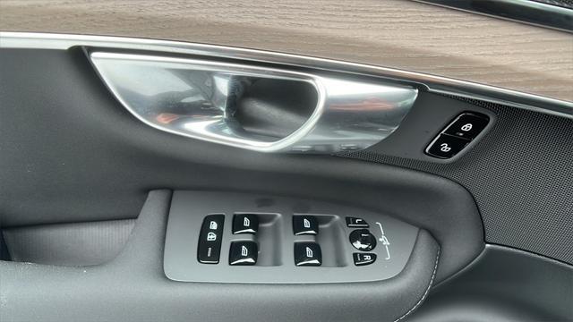 new 2025 Volvo XC90 car, priced at $65,395