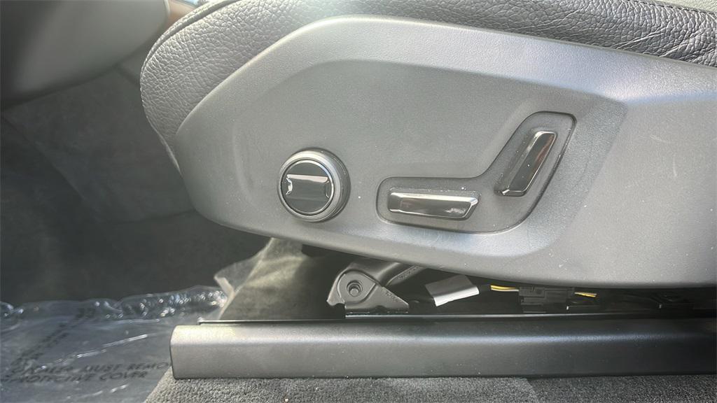 used 2024 Volvo XC90 Recharge Plug-In Hybrid car, priced at $55,899