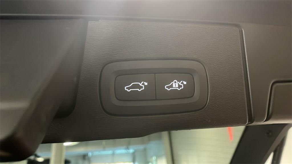 used 2022 Volvo XC60 car, priced at $37,380