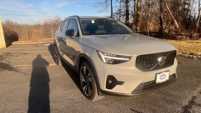 new 2025 Volvo XC40 car