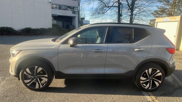 new 2025 Volvo XC40 car