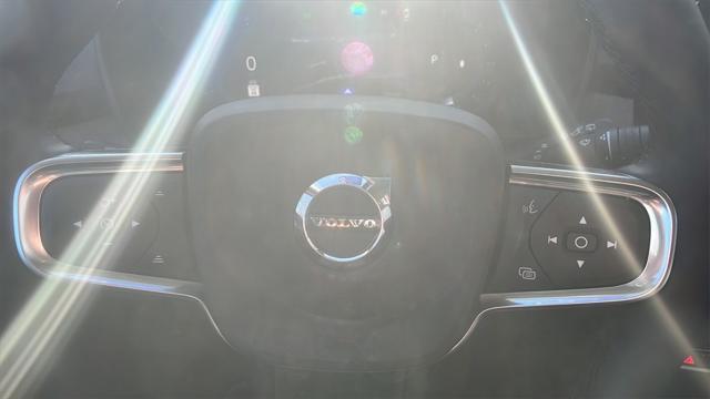 new 2025 Volvo XC40 car