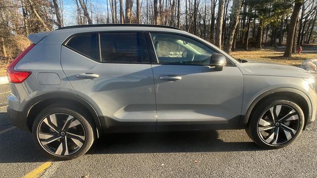 new 2025 Volvo XC40 car