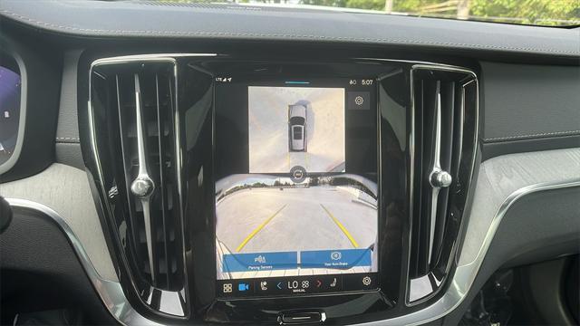 new 2025 Volvo V60 Cross Country car
