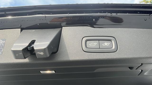 new 2025 Volvo V60 Cross Country car