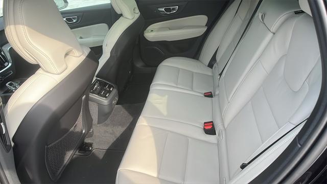 new 2025 Volvo V60 Cross Country car