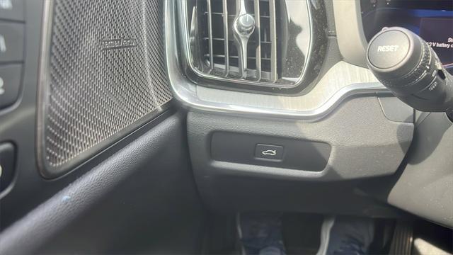 new 2025 Volvo V60 Cross Country car