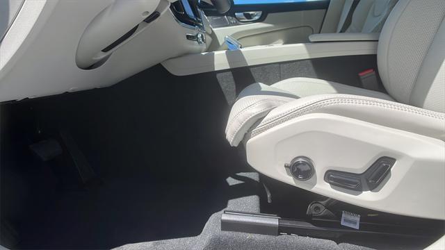 new 2025 Volvo XC60 Plug-In Hybrid car
