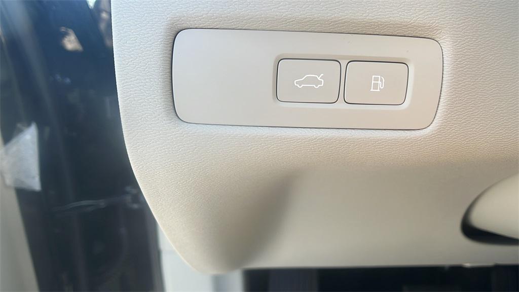 new 2025 Volvo XC60 Plug-In Hybrid car, priced at $67,425