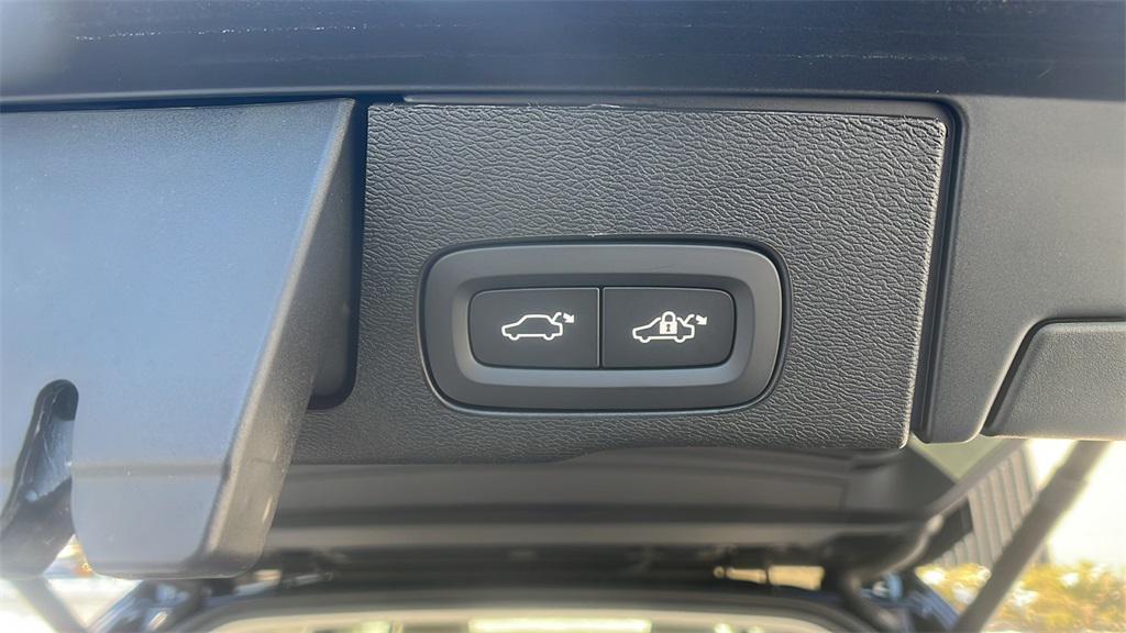 new 2025 Volvo XC60 Plug-In Hybrid car, priced at $67,425