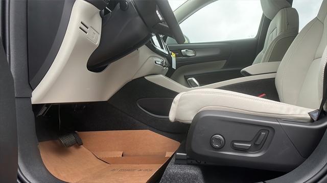 new 2025 Volvo XC40 car, priced at $51,145