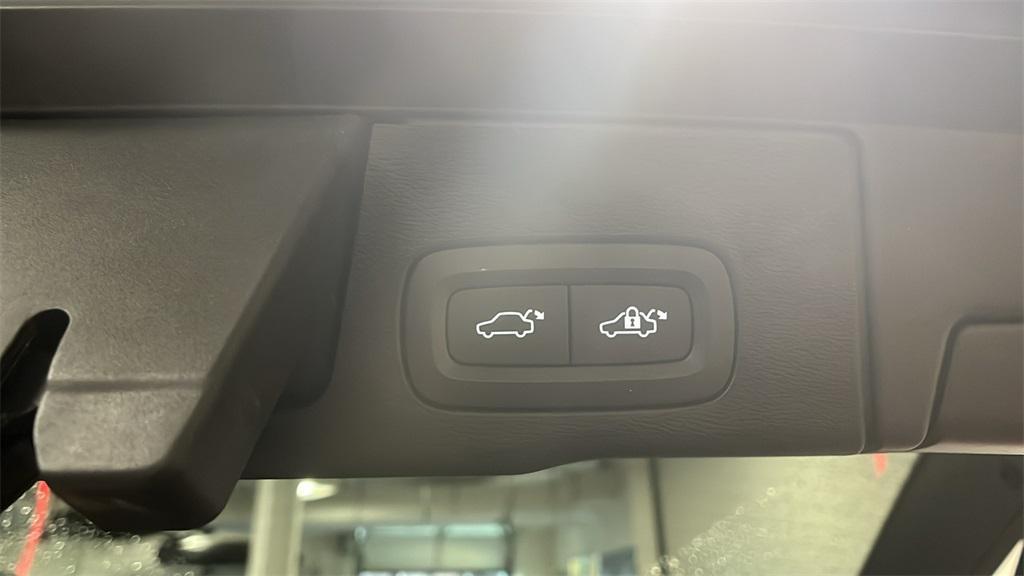 used 2023 Volvo XC60 Recharge Plug-In Hybrid car, priced at $47,989