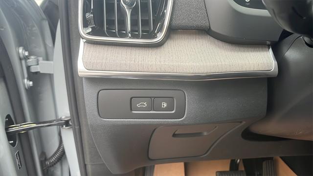 new 2025 Volvo XC90 Plug-In Hybrid car, priced at $82,405