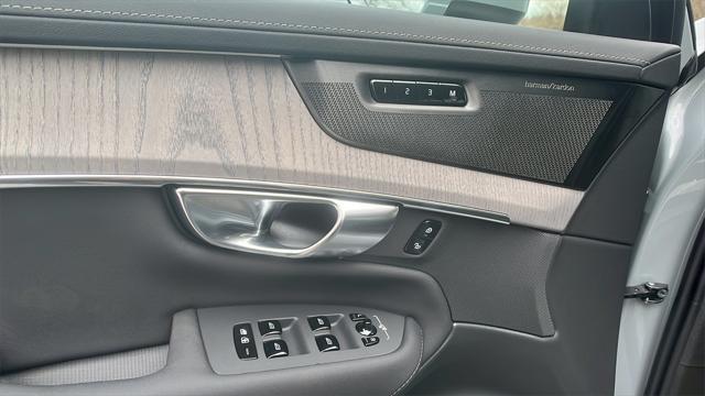 new 2025 Volvo XC90 Plug-In Hybrid car, priced at $82,405