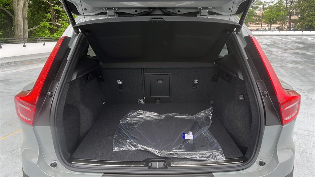 new 2025 Volvo XC40 car, priced at $51,145