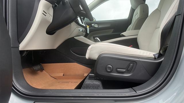 new 2025 Volvo XC40 car, priced at $51,145