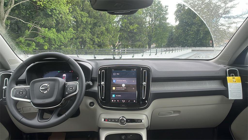 new 2025 Volvo XC40 car, priced at $51,145