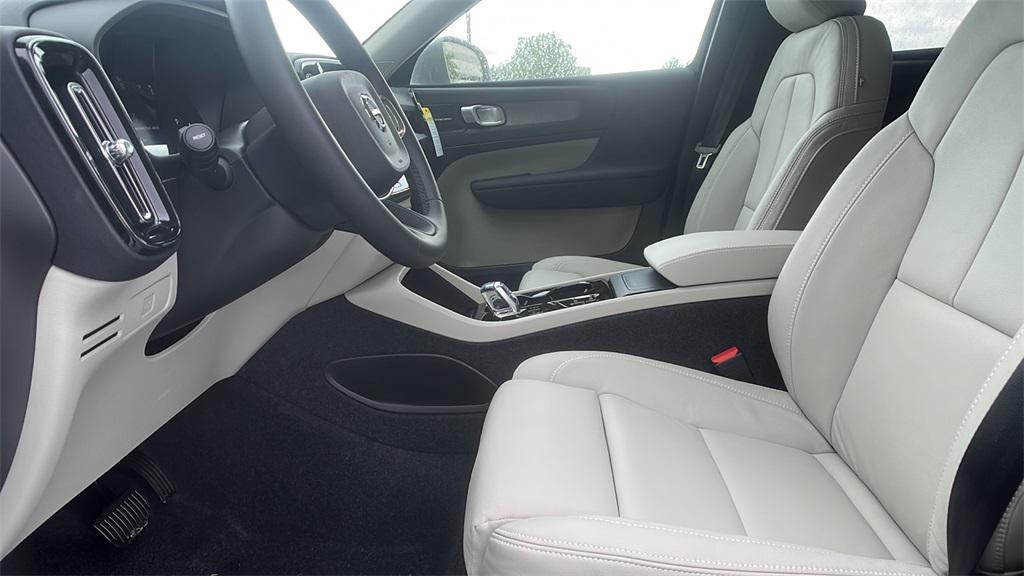 new 2025 Volvo XC40 car, priced at $51,145