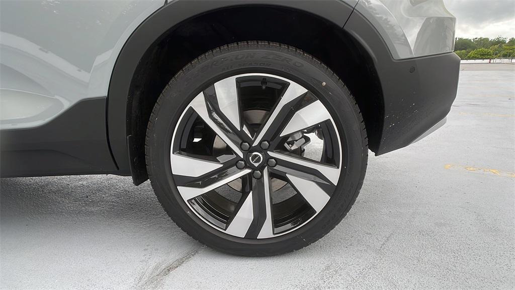 new 2025 Volvo XC40 car, priced at $51,145