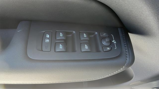 new 2025 Volvo XC60 car, priced at $55,360