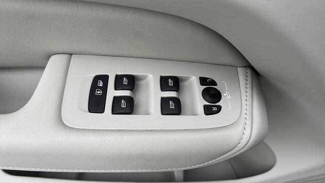 new 2025 Volvo XC60 car, priced at $55,360