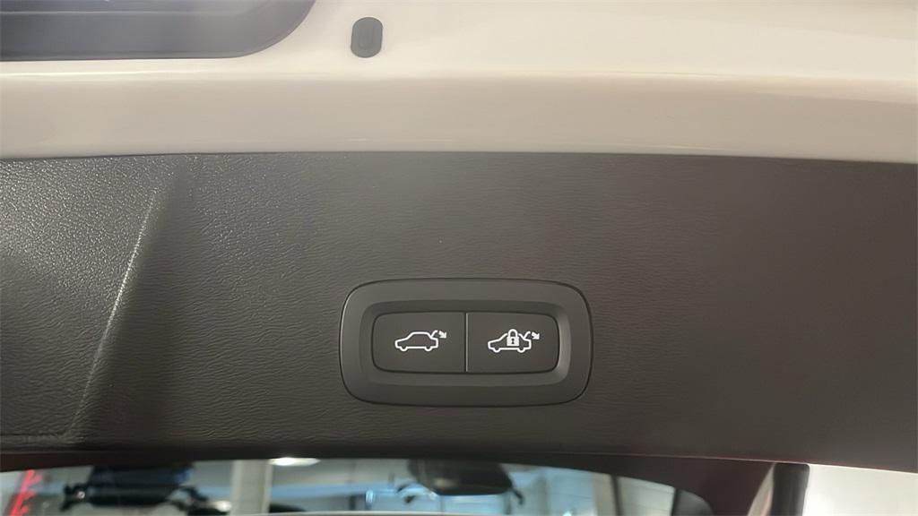 used 2026 Volvo XC40 car, priced at $52,392