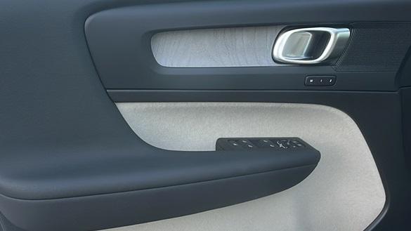new 2025 Volvo XC40 car, priced at $48,335