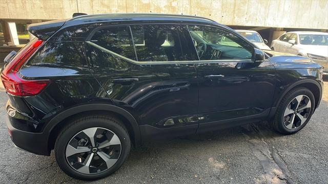 new 2025 Volvo XC40 car