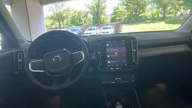 new 2025 Volvo XC40 car