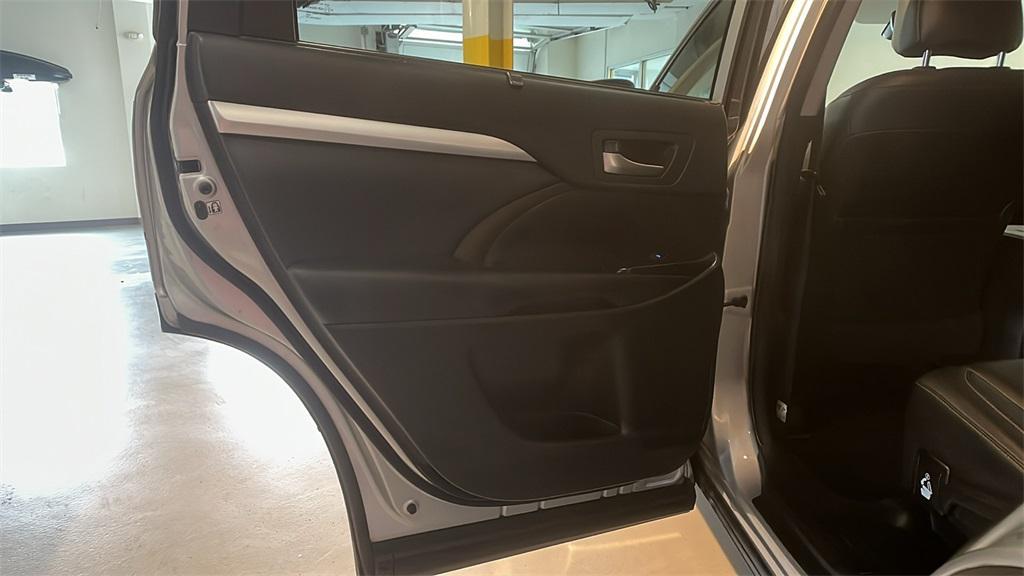 used 2018 Toyota Highlander car, priced at $17,881