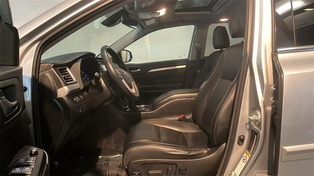 used 2018 Toyota Highlander car, priced at $17,881