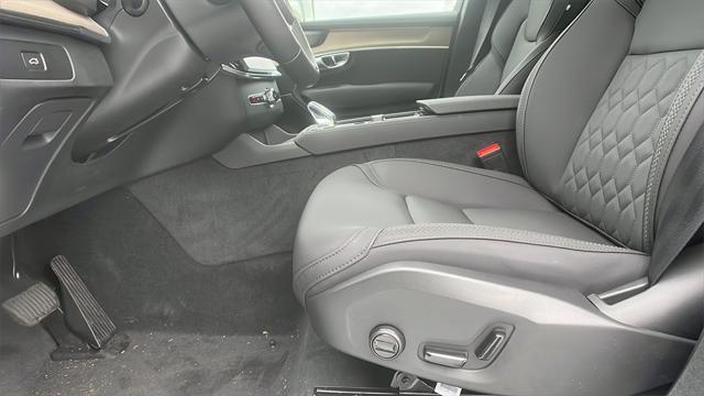 new 2025 Volvo XC90 car, priced at $69,155