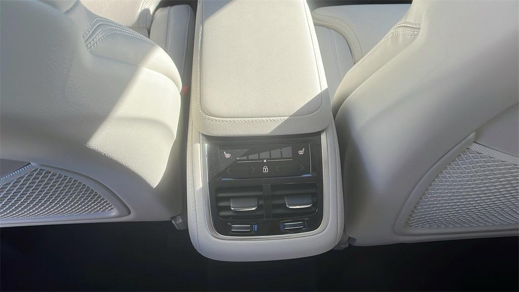 new 2026 Volvo XC90 car, priced at $75,155