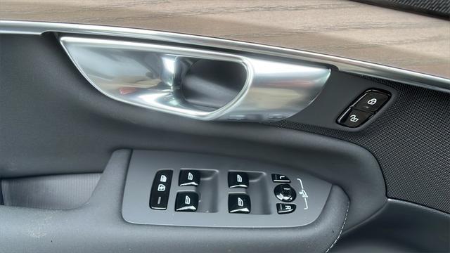 new 2025 Volvo XC90 Plug-In Hybrid car, priced at $77,895