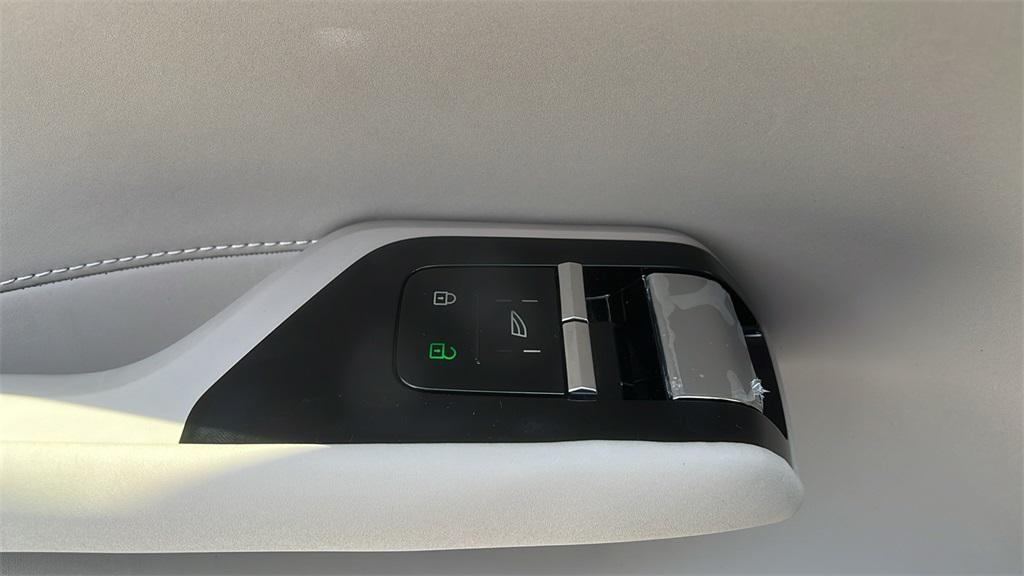 new 2025 Volvo EX90 car, priced at $88,275