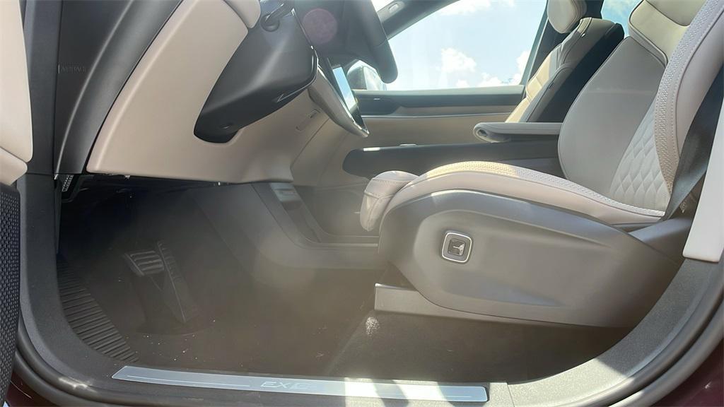 new 2025 Volvo EX90 car, priced at $88,275