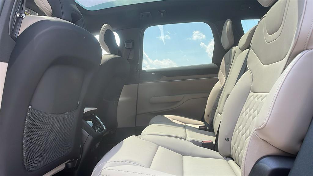 new 2025 Volvo EX90 car, priced at $88,275