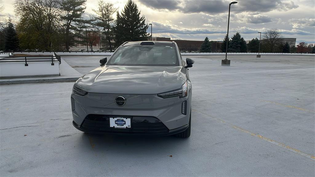 new 2025 Volvo EX90 car, priced at $87,090