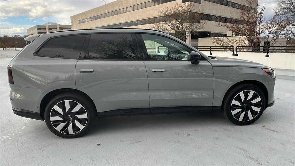 new 2025 Volvo EX90 car, priced at $87,090