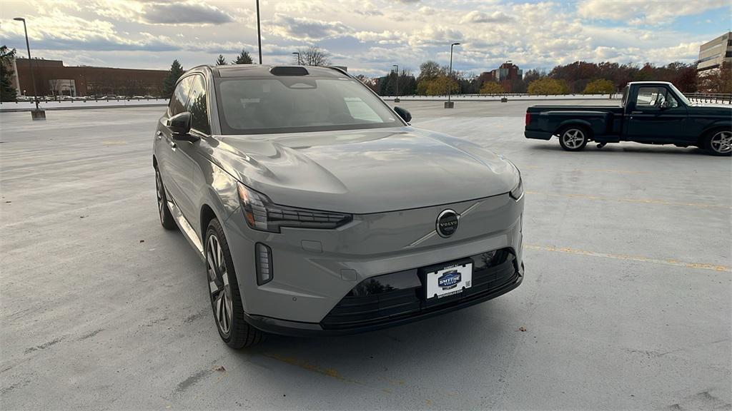 new 2025 Volvo EX90 car, priced at $87,090