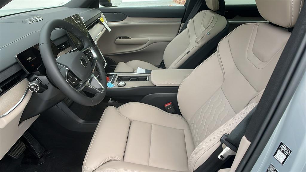 new 2025 Volvo EX90 car, priced at $87,090