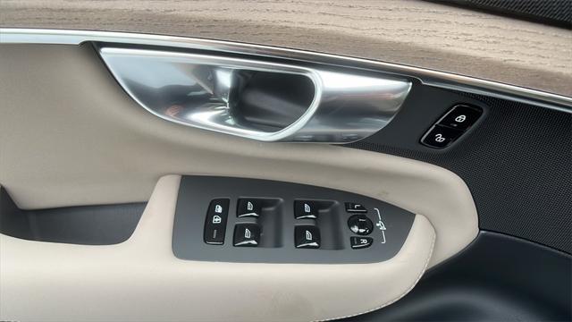 new 2025 Volvo XC90 Plug-In Hybrid car, priced at $77,895