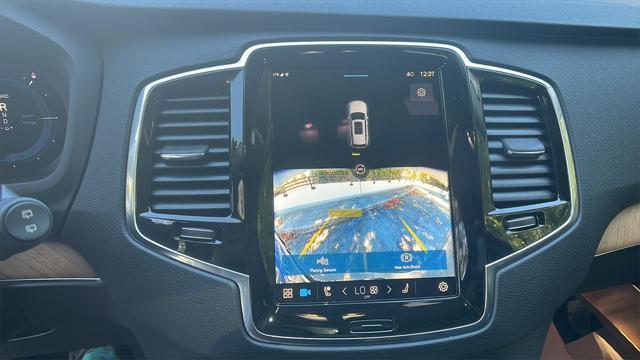 new 2025 Volvo XC90 Plug-In Hybrid car