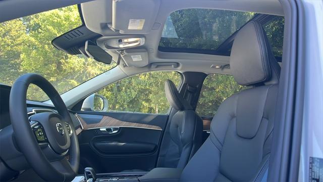 new 2025 Volvo XC90 Plug-In Hybrid car