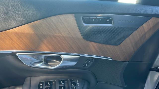 new 2025 Volvo XC90 Plug-In Hybrid car