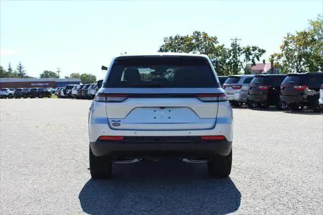 new 2024 Jeep Grand Cherokee car, priced at $49,670