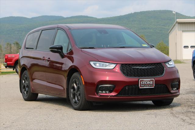 new 2023 Chrysler Pacifica Hybrid car, priced at $52,802