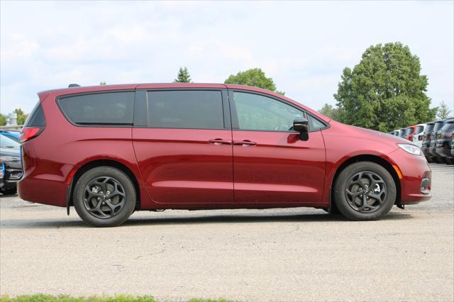 new 2023 Chrysler Pacifica Hybrid car, priced at $52,802