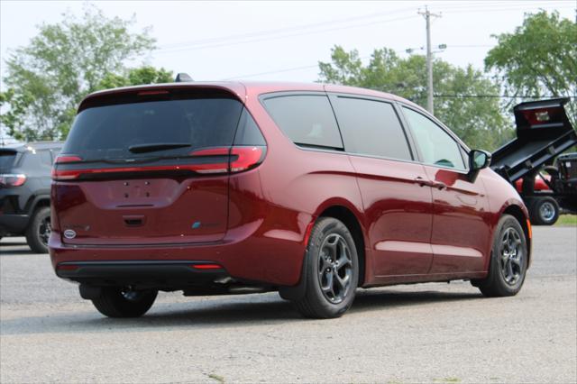 new 2023 Chrysler Pacifica Hybrid car, priced at $52,802