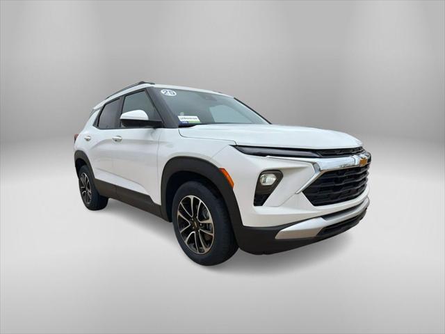new 2025 Chevrolet TrailBlazer car, priced at $27,622
